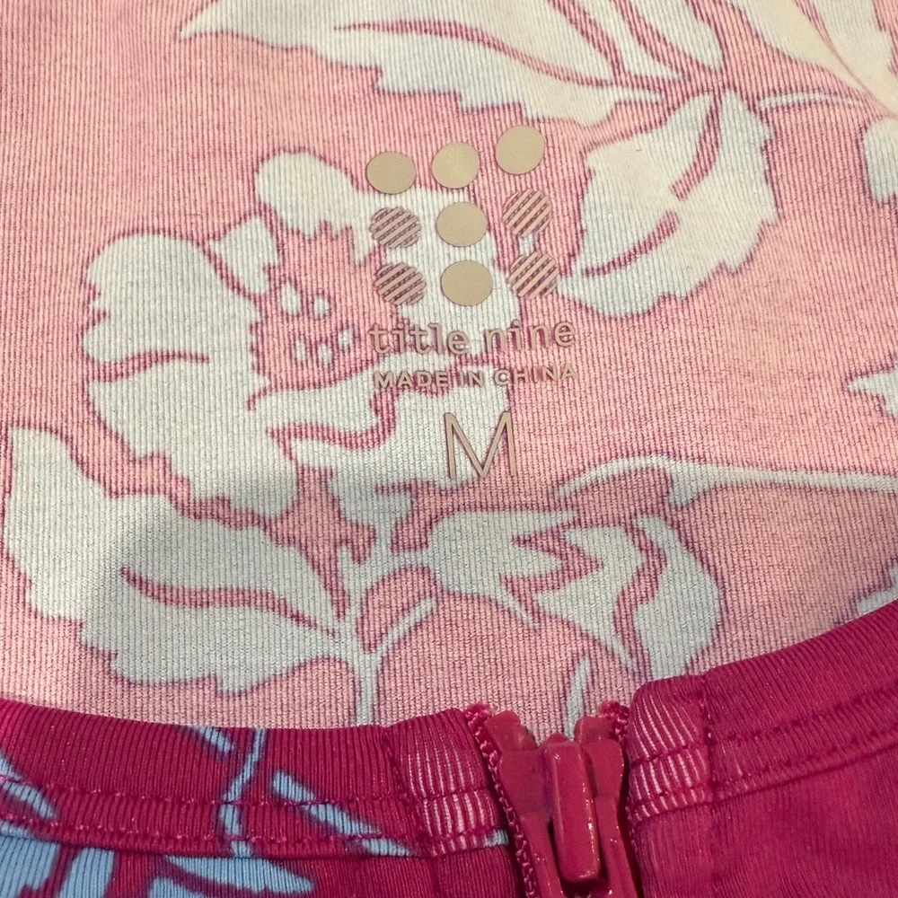 NEW Title Nine Sunbuster Rashguard Dress Magenta Floral Cap Sleeve UPF 50 Sz‎ M - Picture 8 of 10